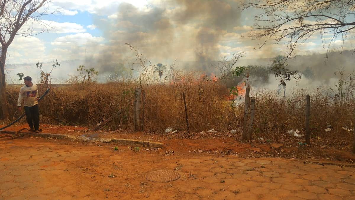 fogo incendio-lagoa-dos-patos-mg-calor_aqcPu